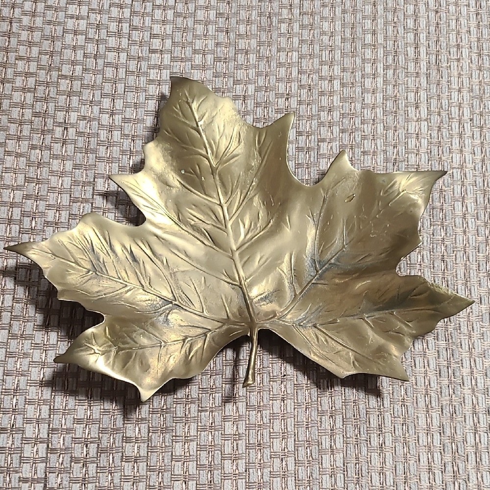Vintage Maple Leaf Trinket Dish MCM Nature Decor Cabin Nature Fall Country